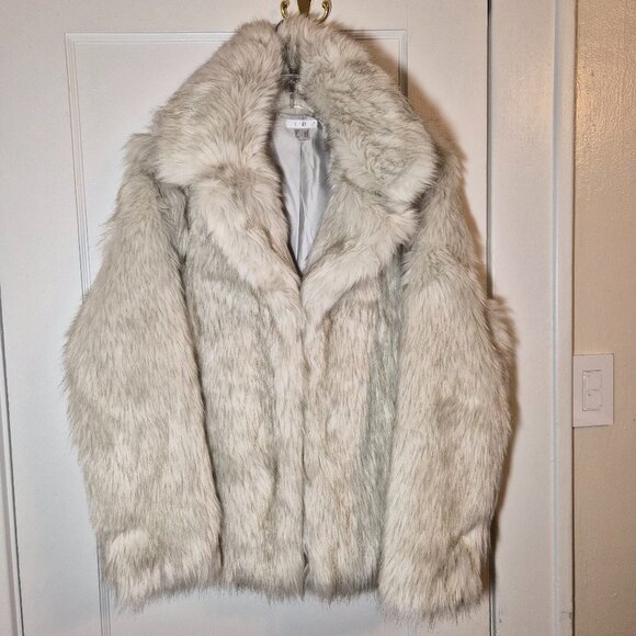 NWOT Venus Faux Fur Coat Small (Oversized) Ivory White Grey Tipping Hook Closure - Picture 1 of 11